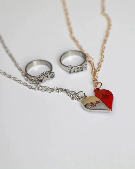 Yosh yigit birinchi marta mushukni yalaydi