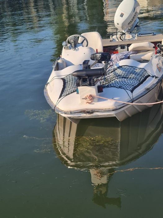 Barca 4.60m  + motor Suzuki 40 nou in rodaj + peridoc