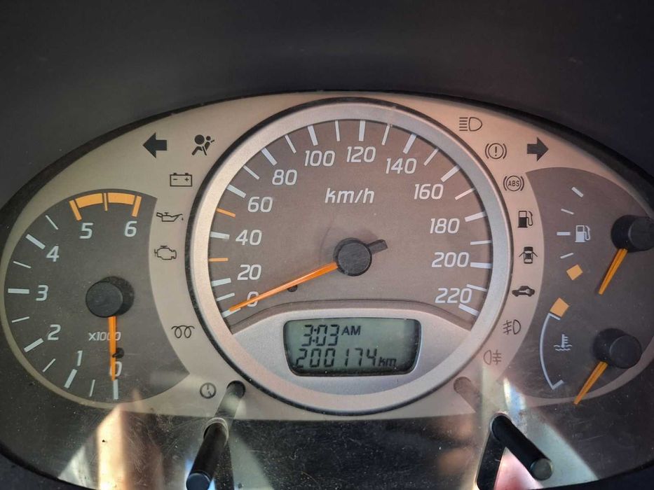 Nissan Almera Tino, 2003г.