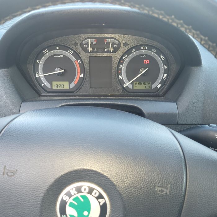 Vând Skoda Fabia