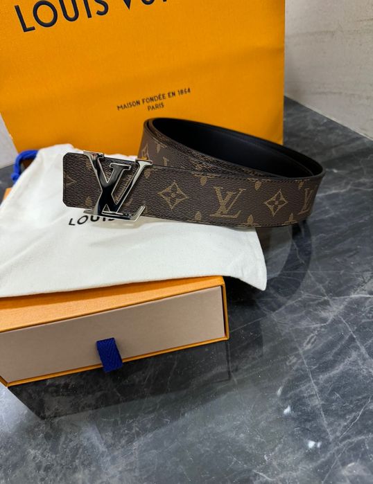 Curea 100% originala Louis Vuitton Initiales 40mm Reversible M9821