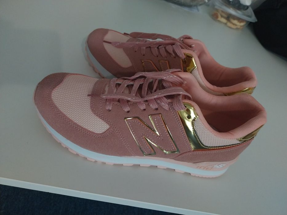 Se vinde, adidași noi nouți nepurtati