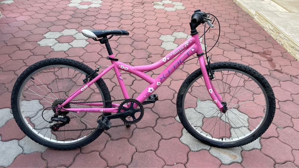Bicicleta roz de fete