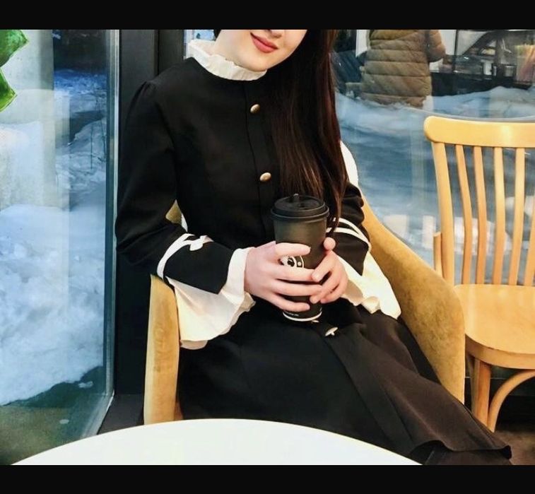 Классическое платье чёрного цвета