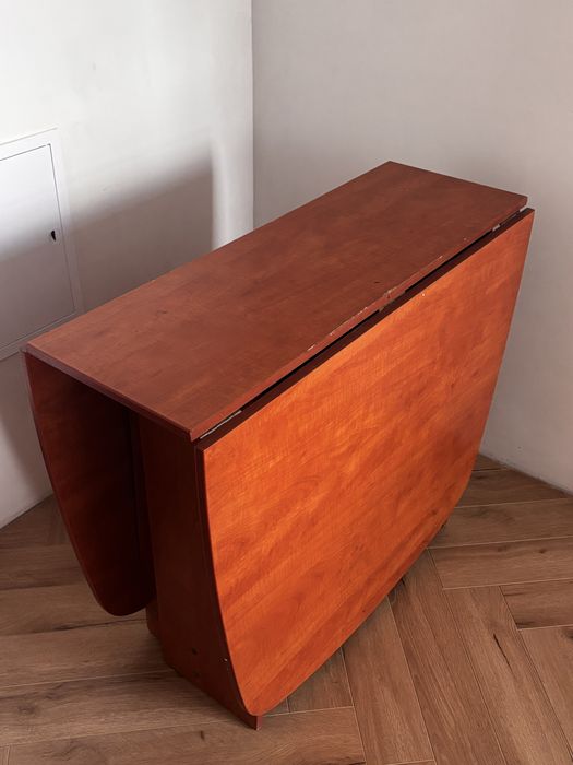 Стол большой , коричневый