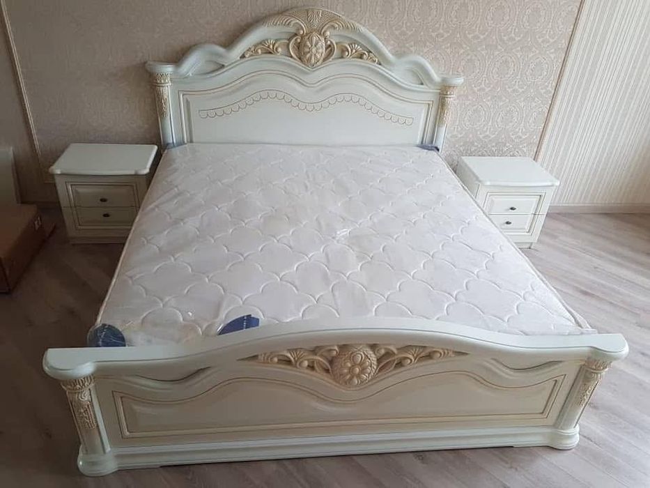 Спальный кровать,шкаф