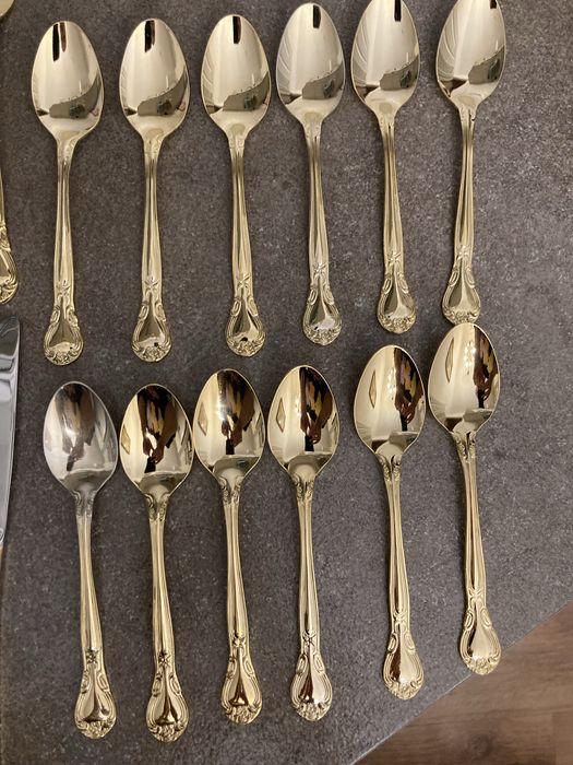 Прибори за хранене за 12 човека