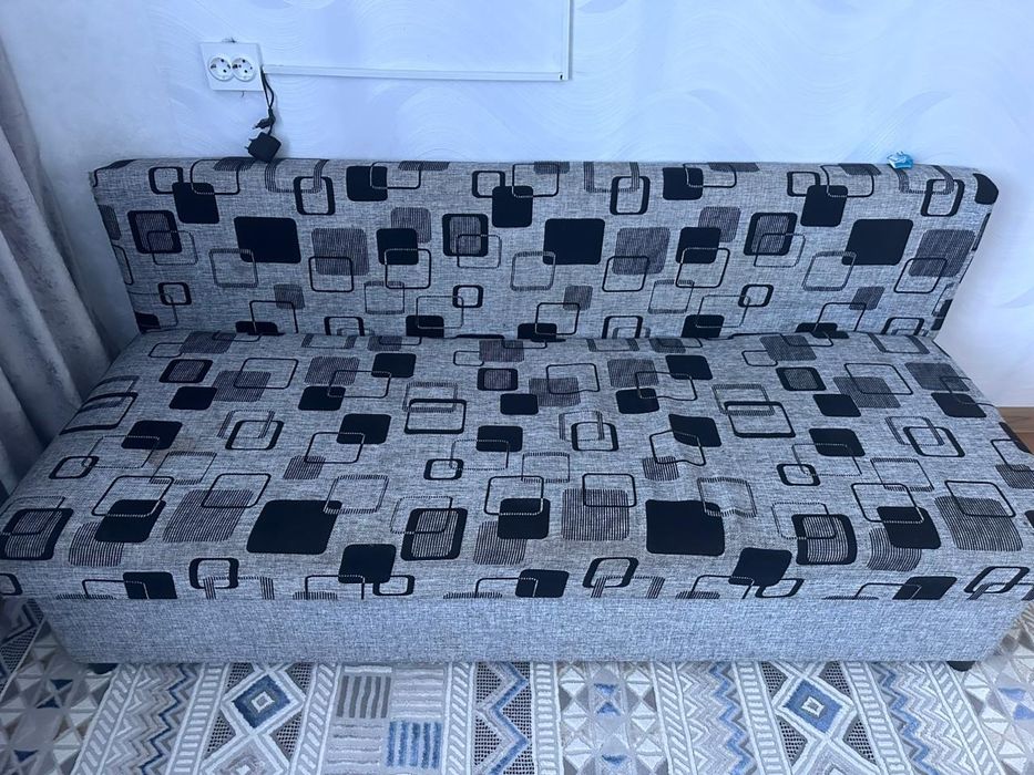 Продам диван. В хорошим состоянии