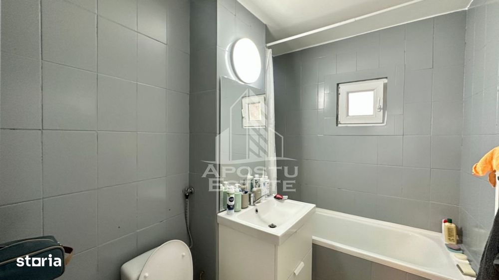 Apartament de vanzare cu 3 camere si garaj, etajul 1,  Aradului
