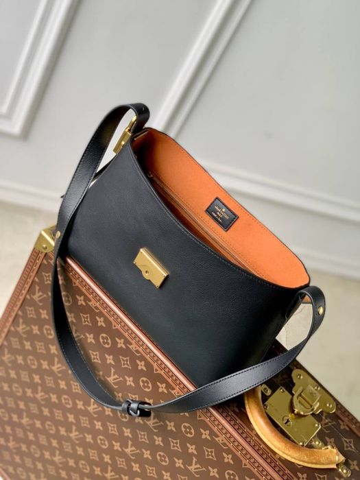 Geanta Louis Vuitton Low Key Messenger