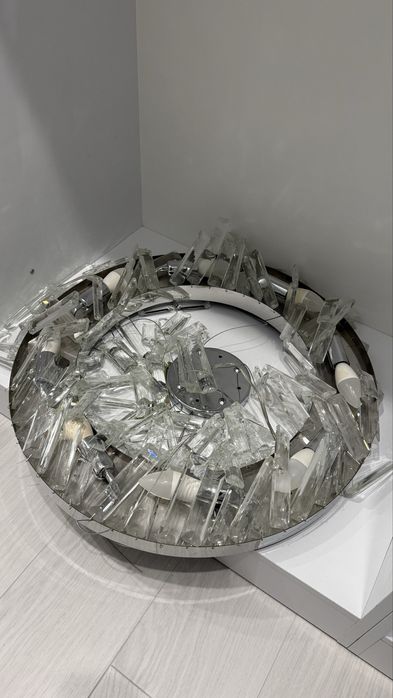 Продам люстры по 10 тыс