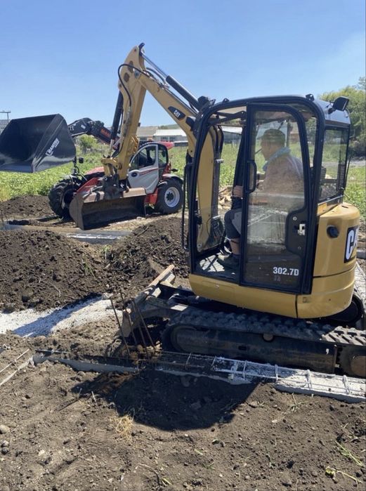 Prestez servcii, inchiriez: buldoexcavator, miniexcator si bascula
