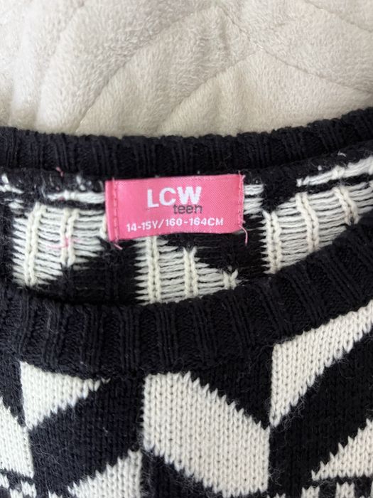 Продаю свитеры для девочки 12-14 лет