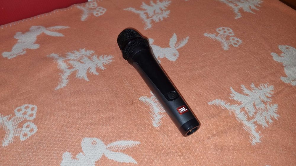 Microfon JBL cu fir