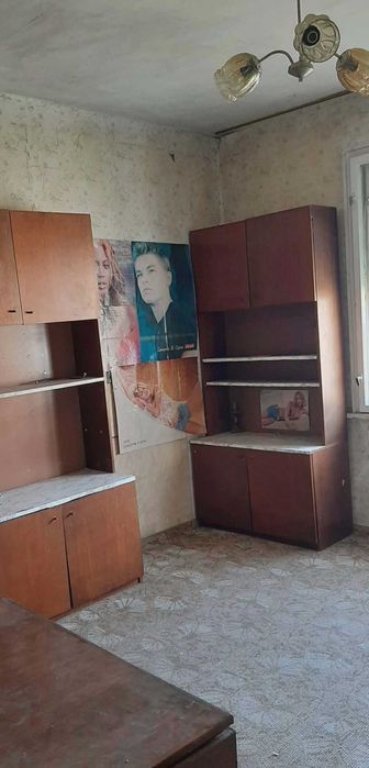 Къща с двор 1500 кв.м, кладенец и две постройки в гр. Бяла черква