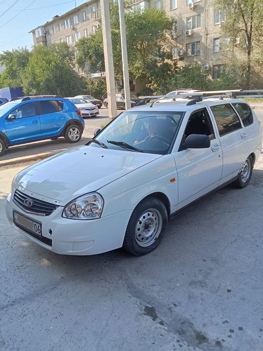 Автомобиль Приора универсал