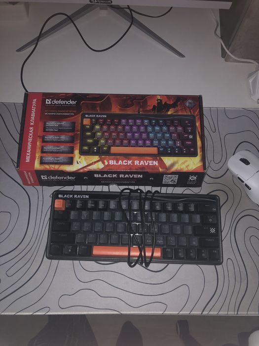 Defender Black Raven красные свичи