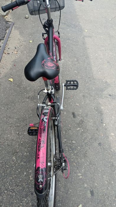 Bicicleta fete roz cu cos