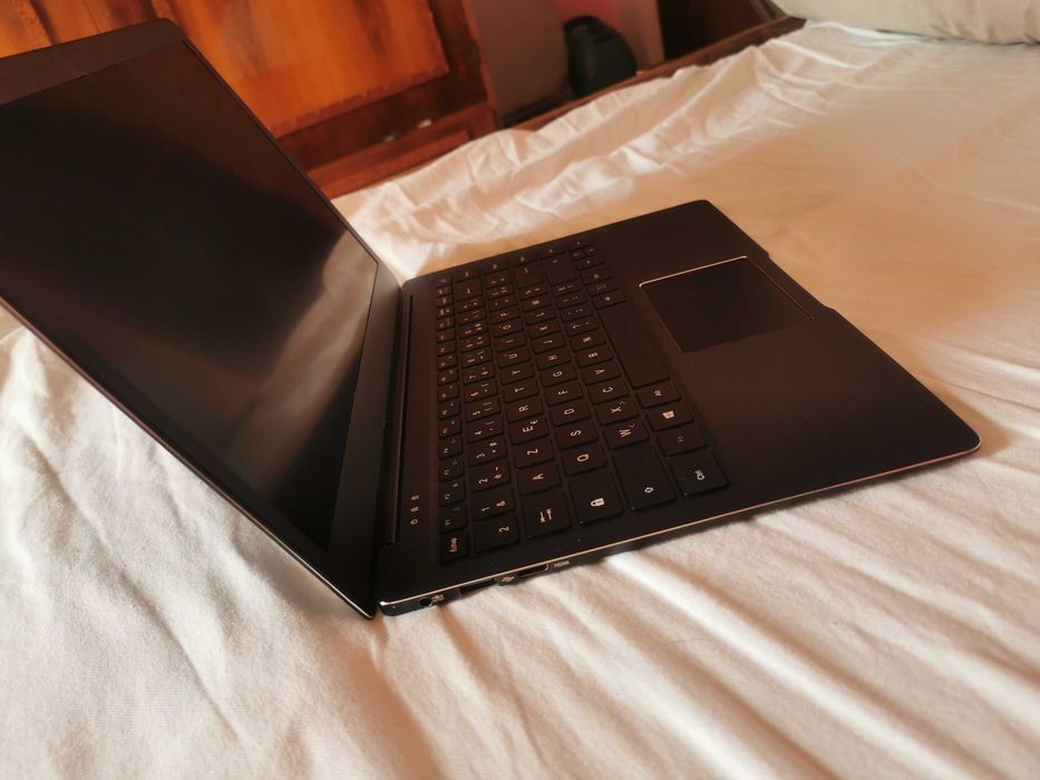 Laptop ultraportabil  Unowhy Y13  foarte subtire,defect,nu porneste