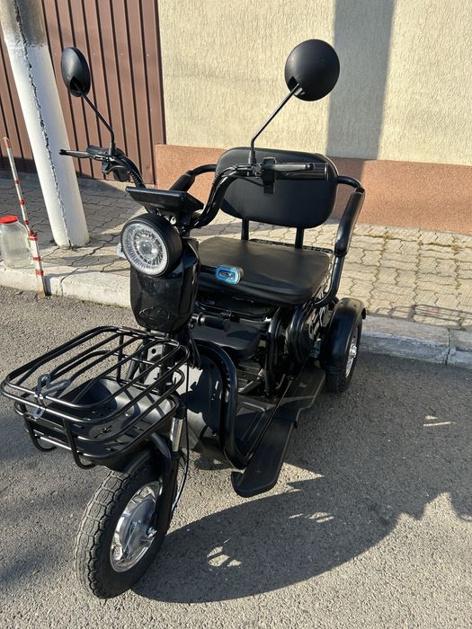 Vand triciclu electric nou