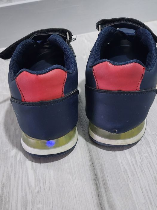 Кроссовки детские 29 размер