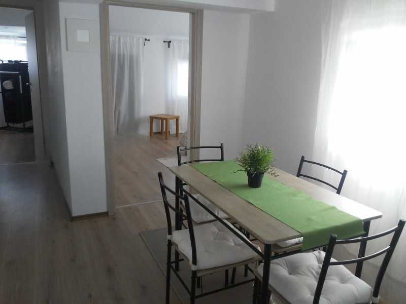 Дава се под наем Тристаен апартамент в София, Център - 60 кв.м за 714 € - Снимка #2