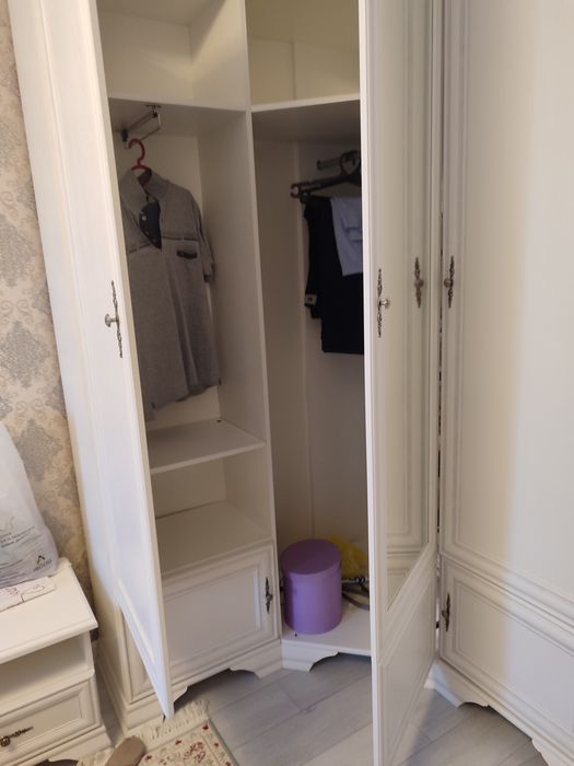 Продам шкаф трёхдверный.