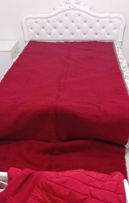 Нова червена булана