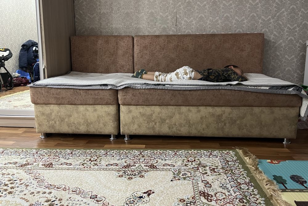 Продам диван с креслой