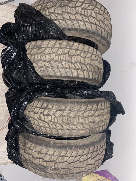 Продам зимние шины 215/55 R17