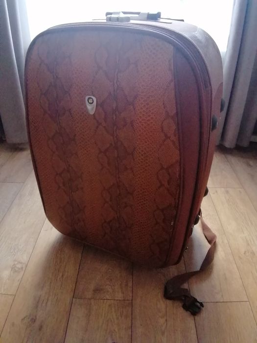 Чемодан на колёсах