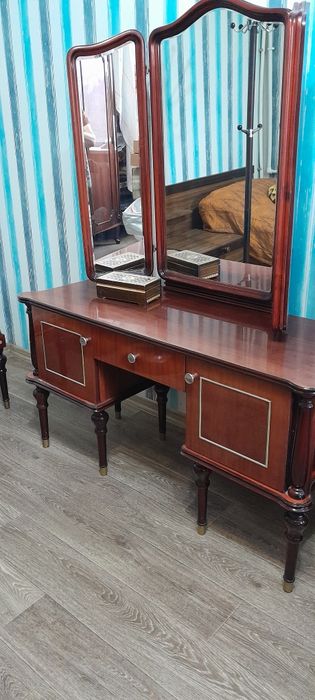 Трюмо -трельяж с пуфиком Румыния 1982г