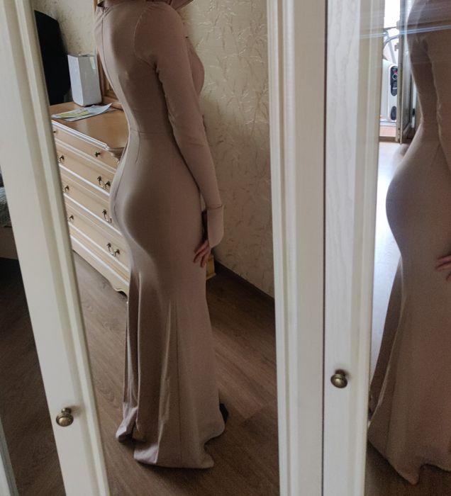 Платье бежевое M 44