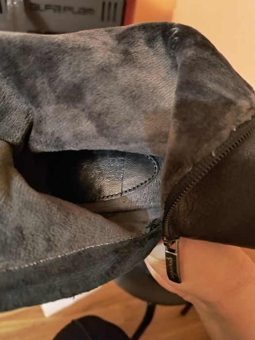 Cizme lungi din piele naturala număr 38, fermoar, elastic pe spate