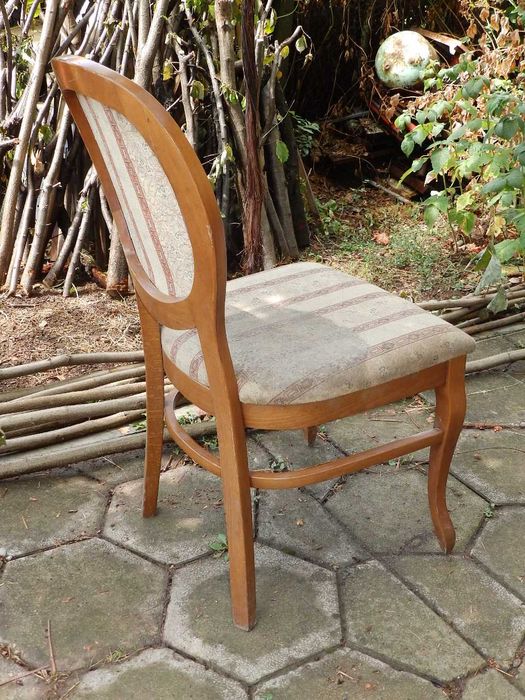 Стар стол, масивно дърво