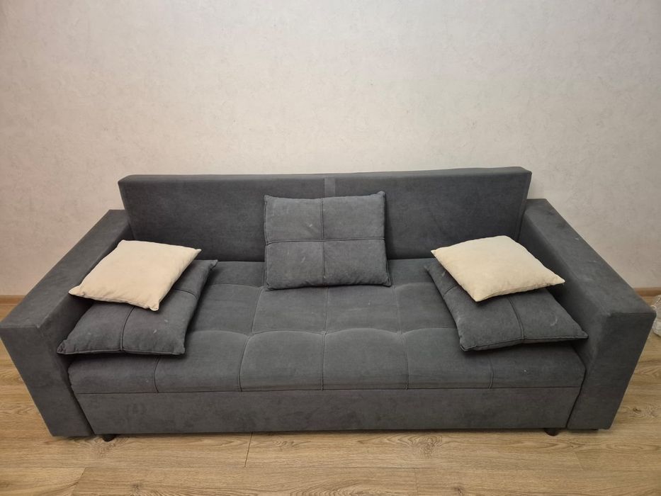 Продам диван. 55000 тенге.