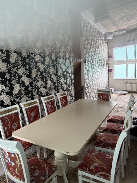 Продаеться стол с 12 стулями