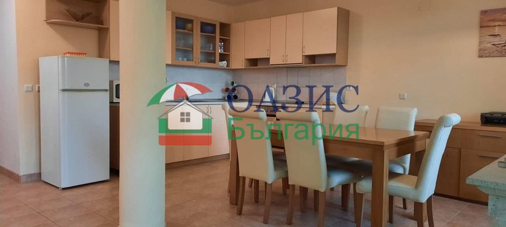 Осем двуетажни къщи в село Рогачево, Балчик, близо до Албена, площ на