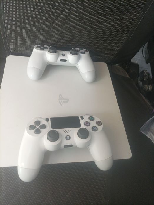 Playstation 4 silm 2 TB