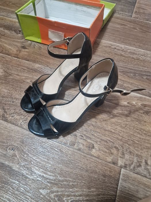 Продам туфли женские