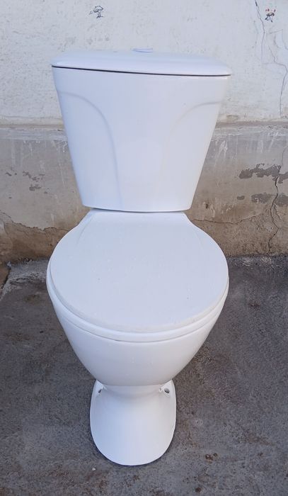 Унитаз сотилади.