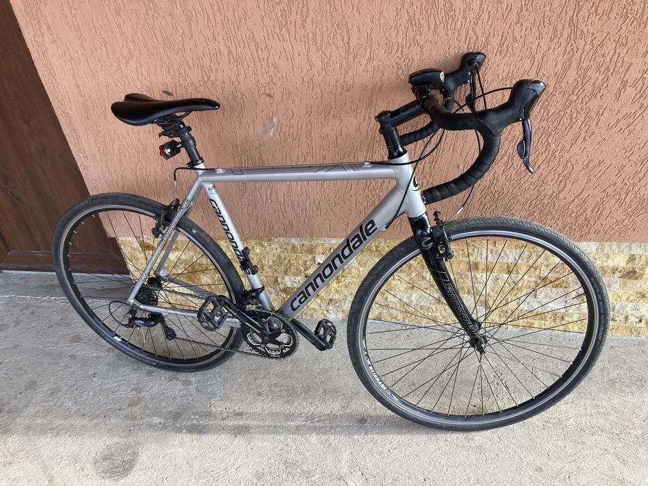 Cursiera Cannondale cu Cadru Aluminiu