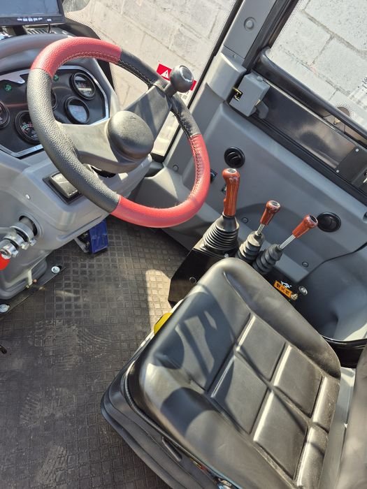 Погрузчик фронтальный