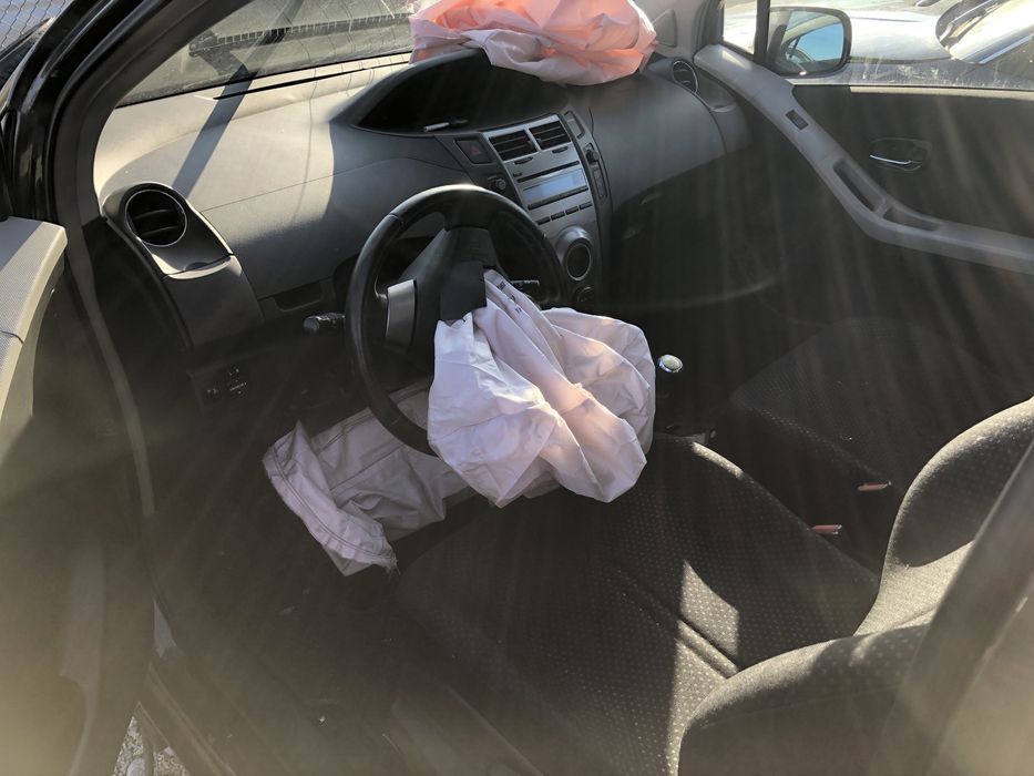 Toyota Yaris бензин 2011 г