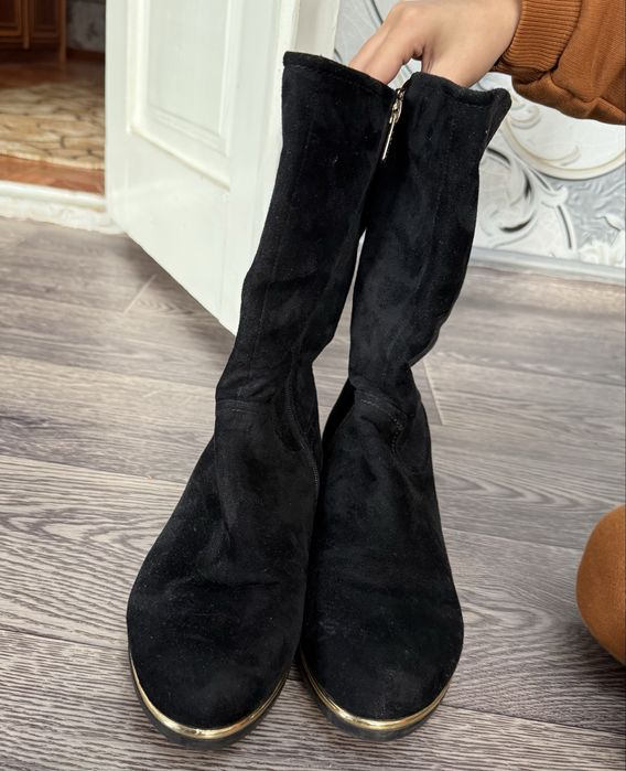 Женские замшевые сапожки