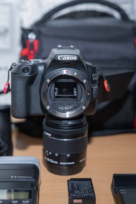 Фотоапарат Canon EOS 250D - Пълен Комплект