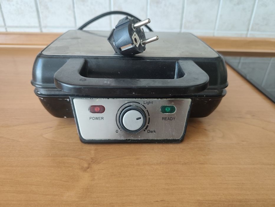 Вафельница в отл. сост