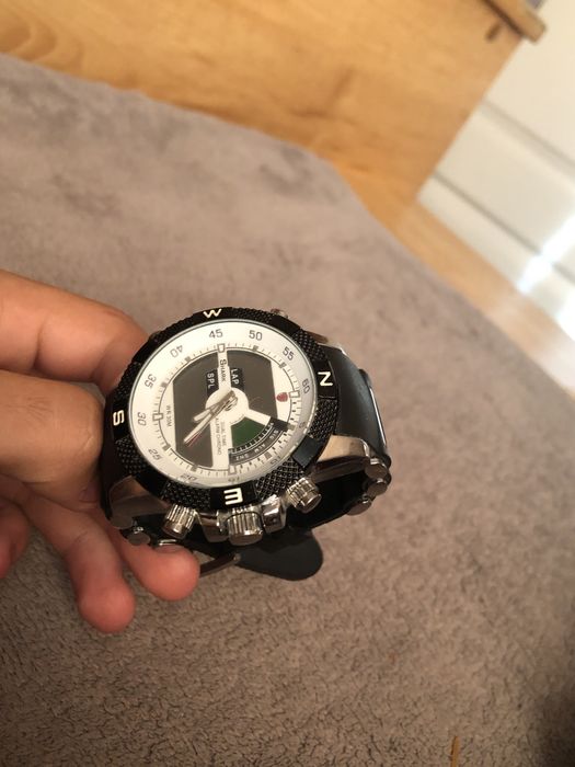 vand ceas shark barbati..