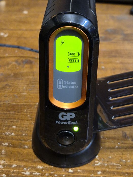 Incarcator baterii AA AAA GP PowerBank V600D