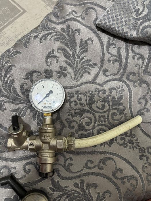 Продам редуктор давления воды.
